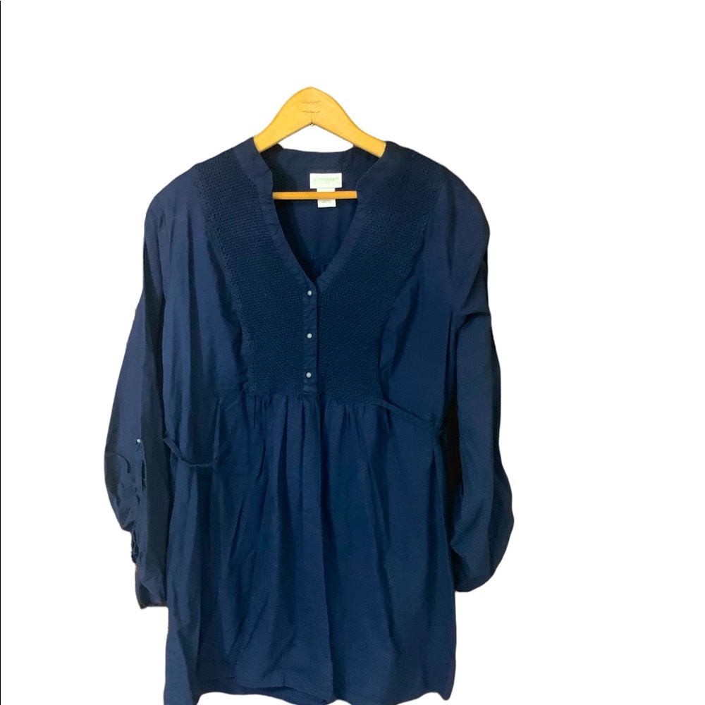 Motherhood Maternity Blouse size large it’s Navy blue in color
